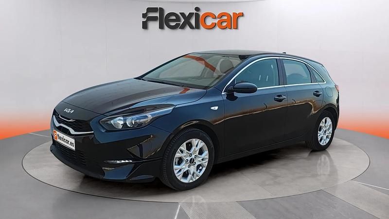 Używany Kia Ceed 136 KM (100 kW) 2023 Czarny Hatchback
