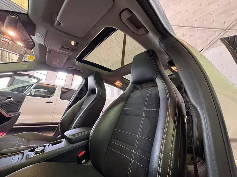 Usado Mercedes GLA220 AMG line 170 CV (125 kW) 2014 Gris / plata SUV