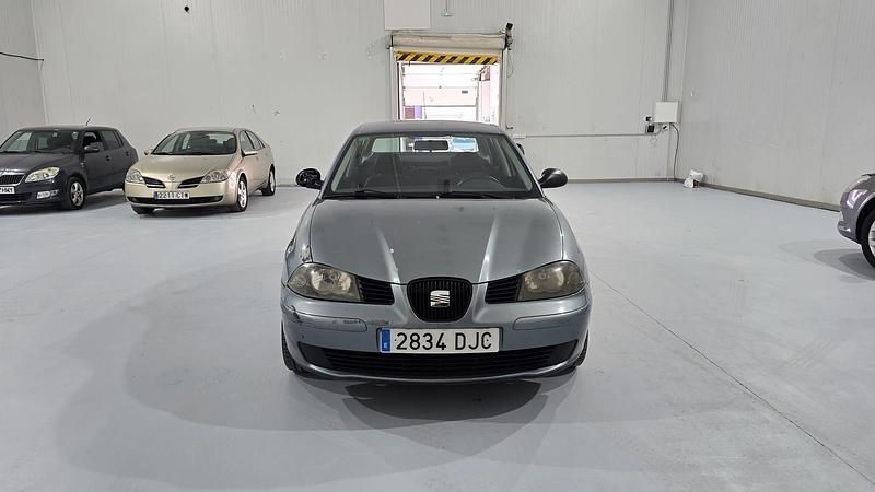 Usado Seat Cordoba Reference 100 CV (73 kW) 2005 Gris / plata Berlina