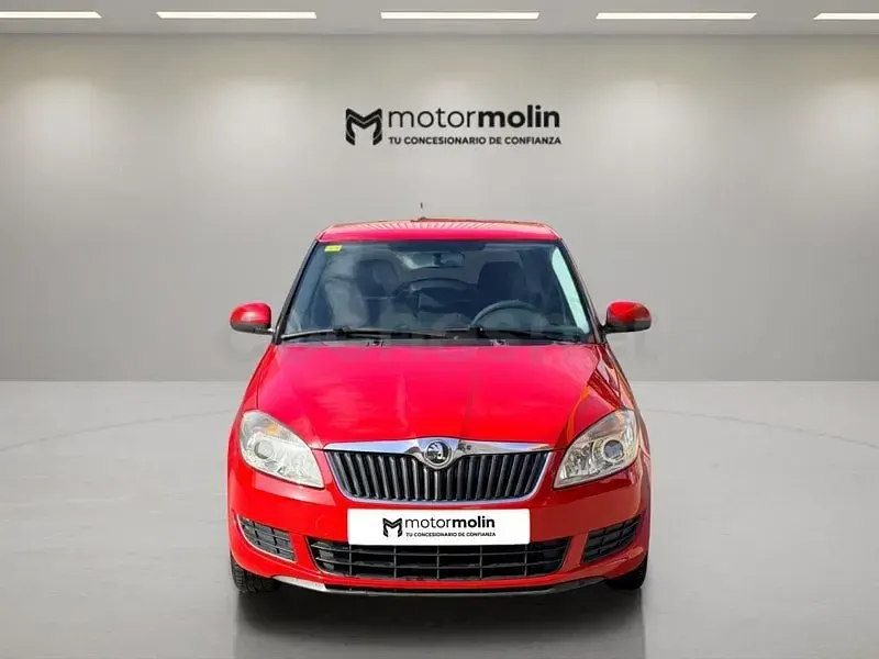 Usado Skoda Fabia Active 60 CV (44 kW) 2013 Rojo Berlina