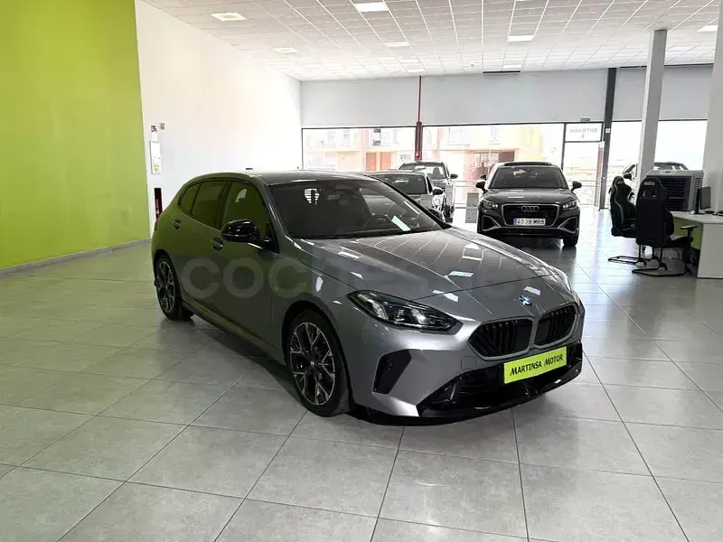 Usado BMW 120 Sport Line 163 CV (119 kW) 2025 Gris / plata Utilitario