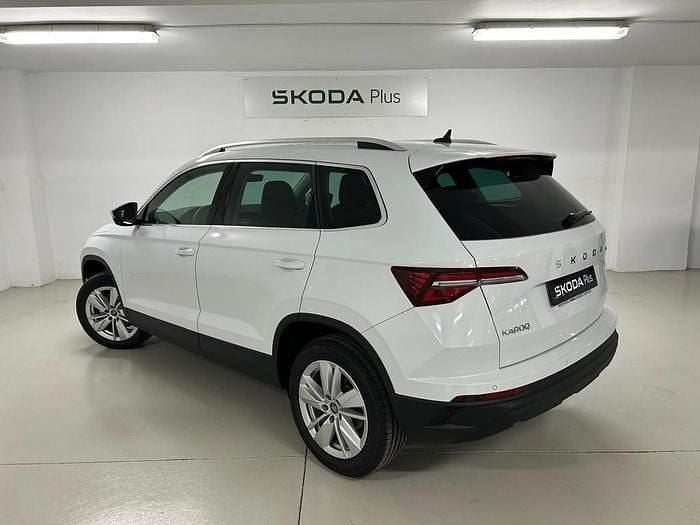 Usado Skoda Karoq Selection 116 CV (85 kW) 2025 Blanco SUV