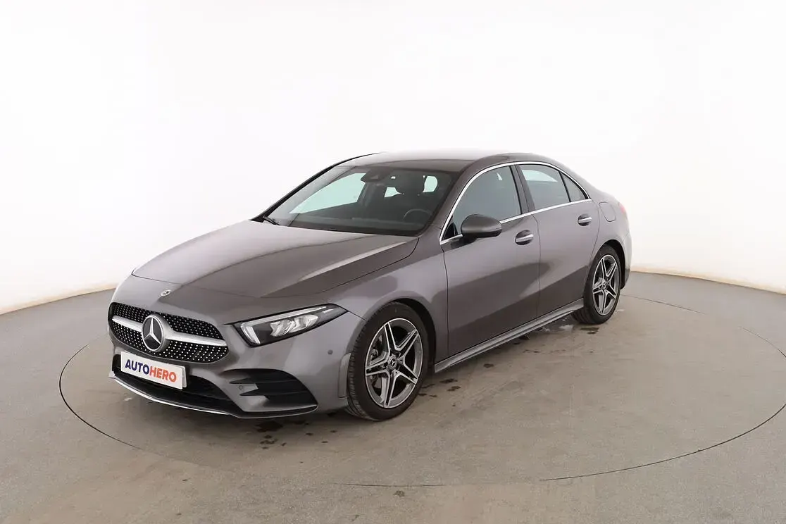 Usado Mercedes A180 AMG line 136 CV (100 kW) 2022 Berlina