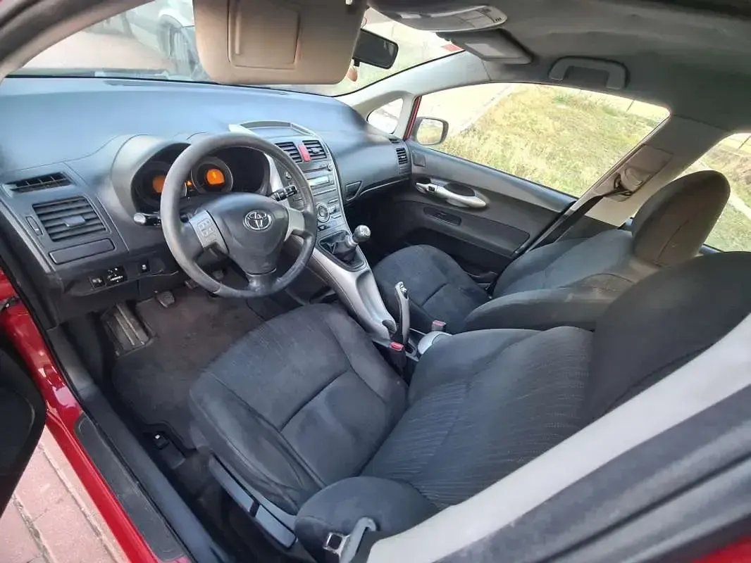 Usado Toyota Auris 90 CV (66 kW) 2007 Rojo Utilitario