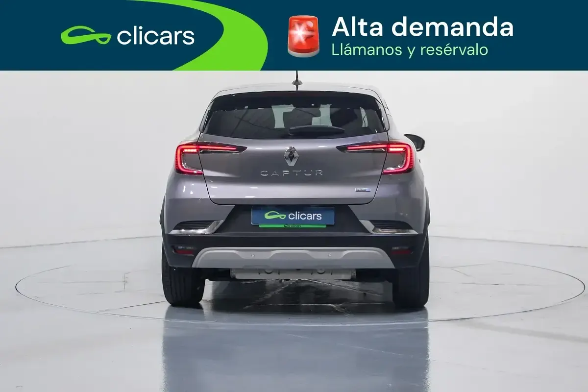 Usado Renault Captur Zen 160 CV (117 kW) 2022 Gris / plata SUV