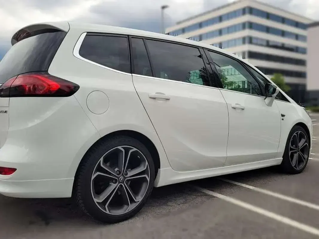 Usado Opel Zafira Tourer Selective 140 CV (102 kW) 2014 Blanco Monovolumen