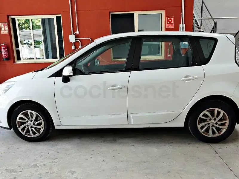 Usado Renault Scénic III Dynamique 110 CV (80 kW) 2012 Blanco Monovolumen