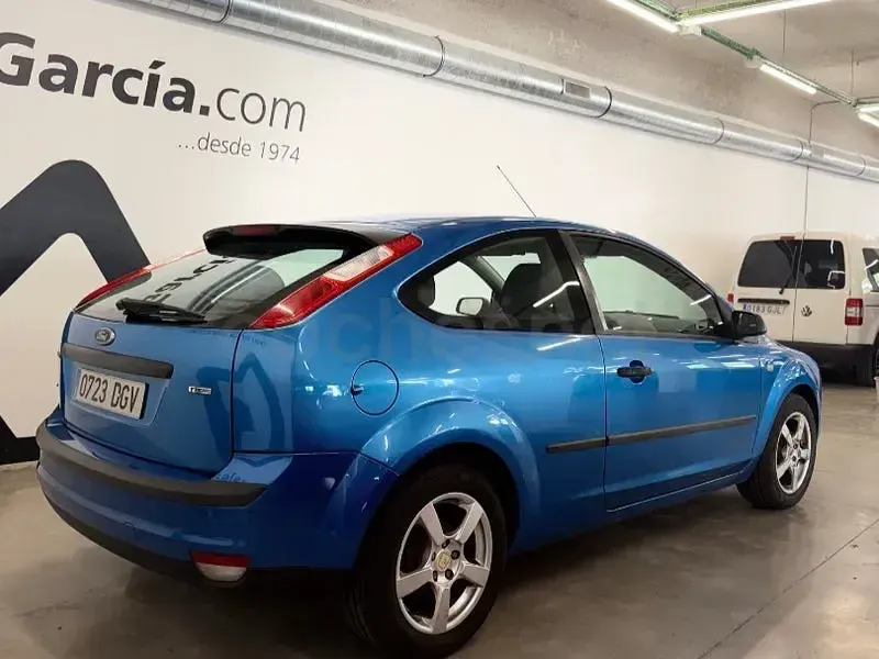 Usado Ford Focus Trend 109 CV (80 kW) 2005 Azul Berlina
