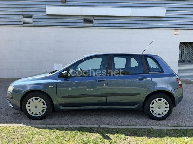 Usado Fiat Stilo 103 CV (75 kW) 2003 Azul Berlina