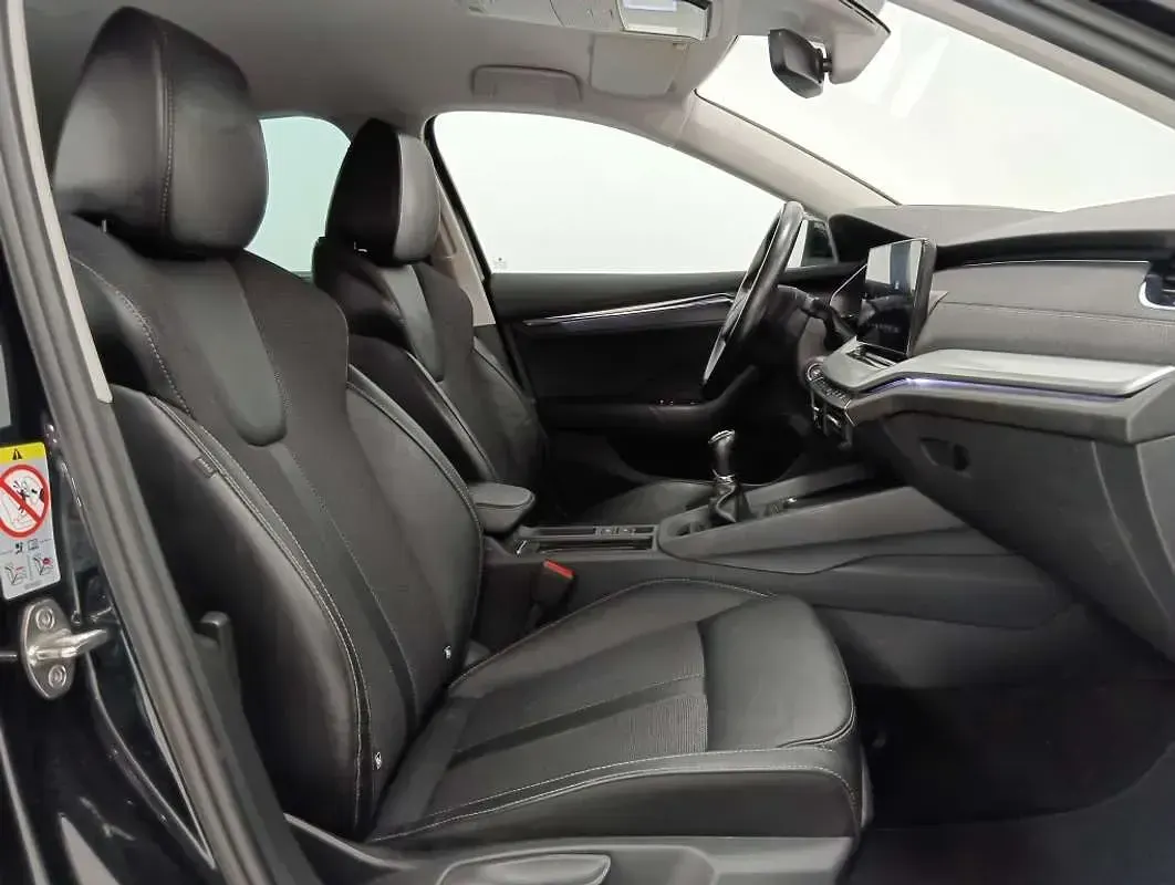 Usado Skoda Octavia Style 150 CV (110 kW) 2021 Negro Utilitario