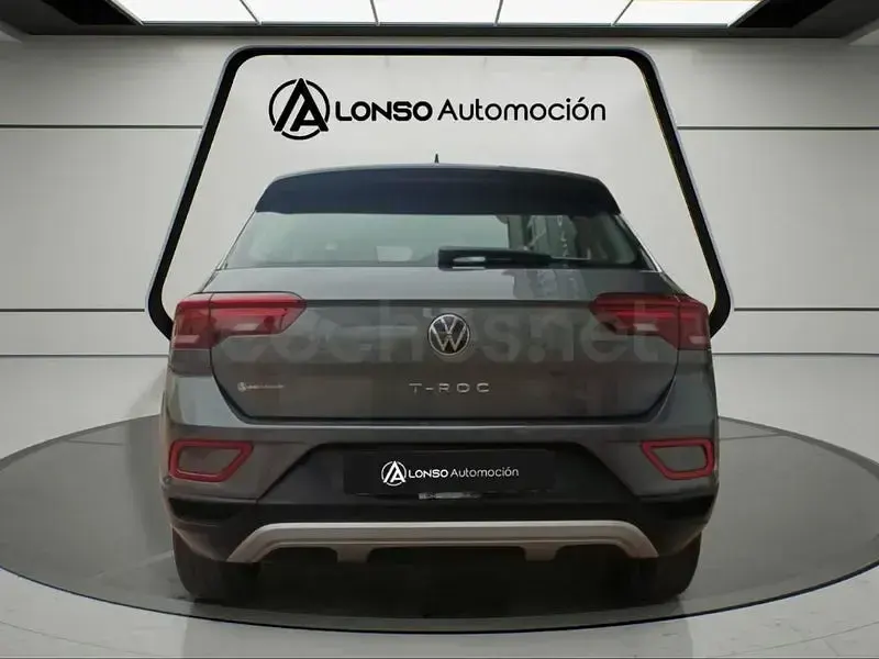 Usado VW T-Roc Life 110 CV (80 kW) 2023 Gris / plata SUV