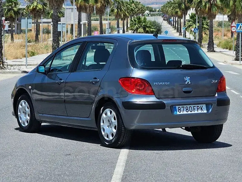 Usado Peugeot 307 90 CV (66 kW) 2007 Gris / plata Berlina