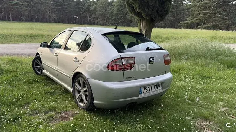 Usado Seat Leon FR 150 CV (110 kW) 2003 Gris / plata Utilitario