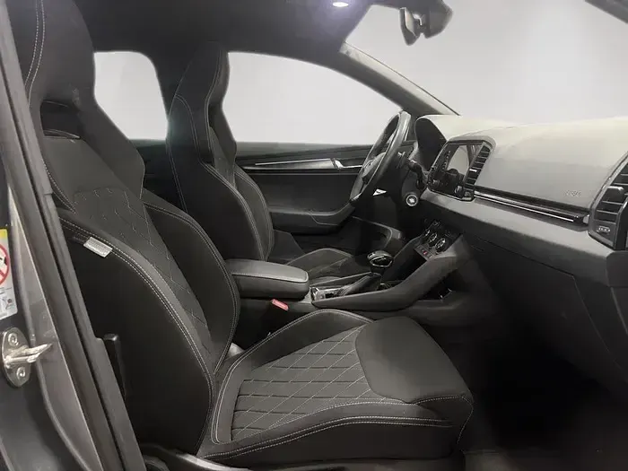 Usado Skoda Karoq SportLine 150 CV (110 kW) 2022 Gris SUV