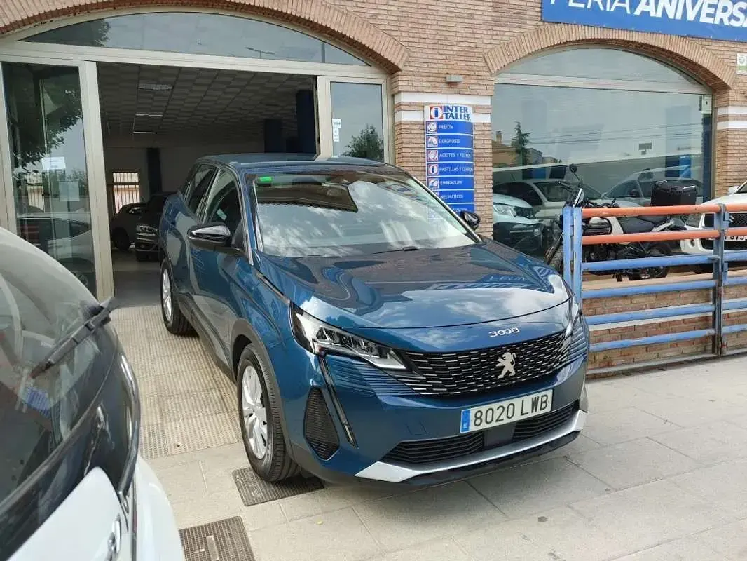 Usado Peugeot 3008 Active 131 CV (96 kW) 2022 Azul SUV