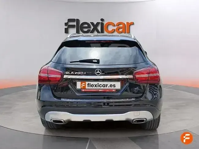 Usado Mercedes GLA200 136 CV (100 kW) 2018 Azul SUV