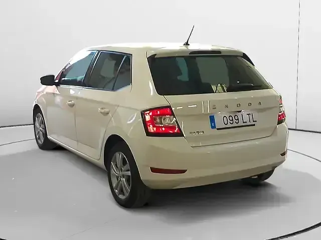 Usado Skoda Fabia Ambition 95 CV (69 kW) 2021 Blanco Utilitario