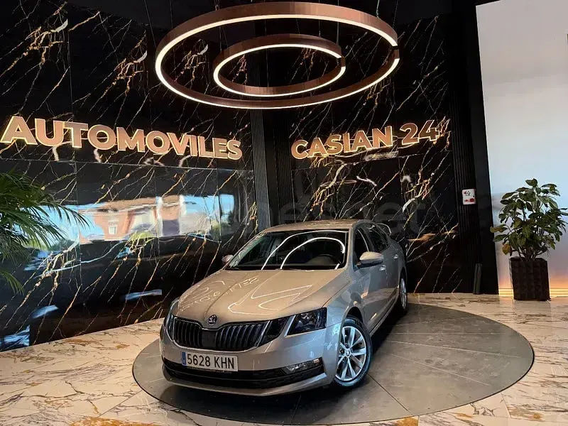Usado Skoda Octavia 150 CV (110 kW) 2018 Gris / plata Berlina