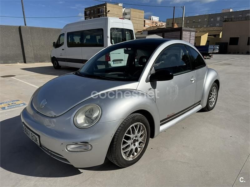 Usado VW New Beetle 100 CV (73 kW) 2000 Gris / plata Utilitario