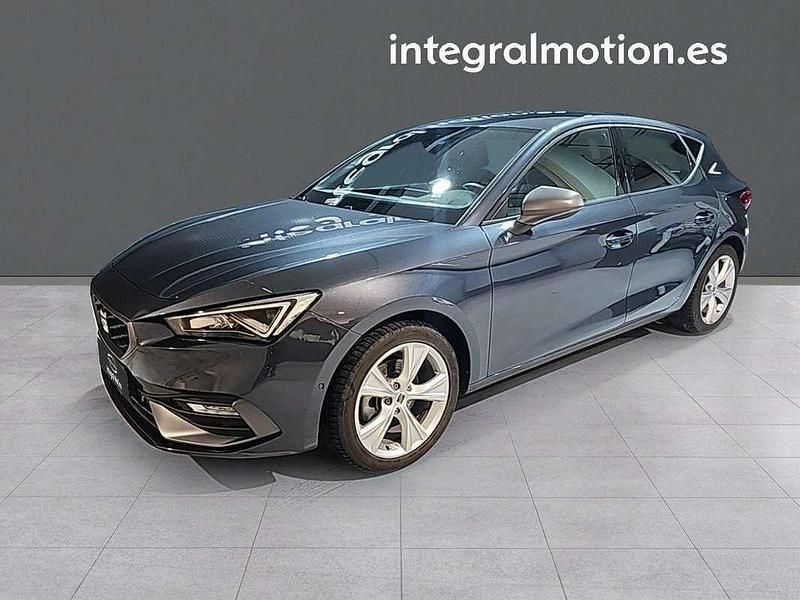 Gris Usado 2024 Seat Leon FR Berlina | 21.900 € (Precio justo) - Imagen 1/4