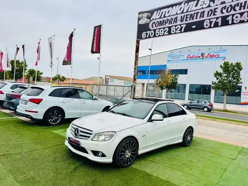 Usado Mercedes C320 Avantgarde 224 CV (164 kW) 2009 Blanco Berlina