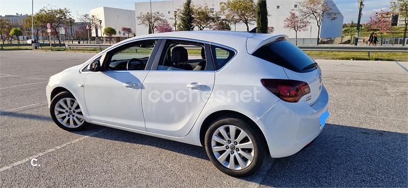 Usado Opel Astra Cosmo 125 CV (91 kW) 2012 Blanco Berlina