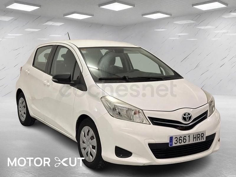 Usado Toyota Yaris Active 90 CV (66 kW) 2013 Blanco Utilitario