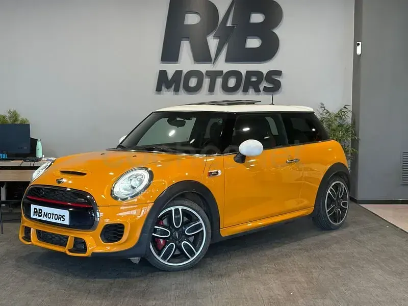 Usado Mini John Cooper Works 231 CV (169 kW) 2017 Naranja Utilitario