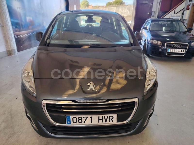 Usado Peugeot 5008 Access 115 CV (84 kW) 2014 Gris / plata Monovolumen