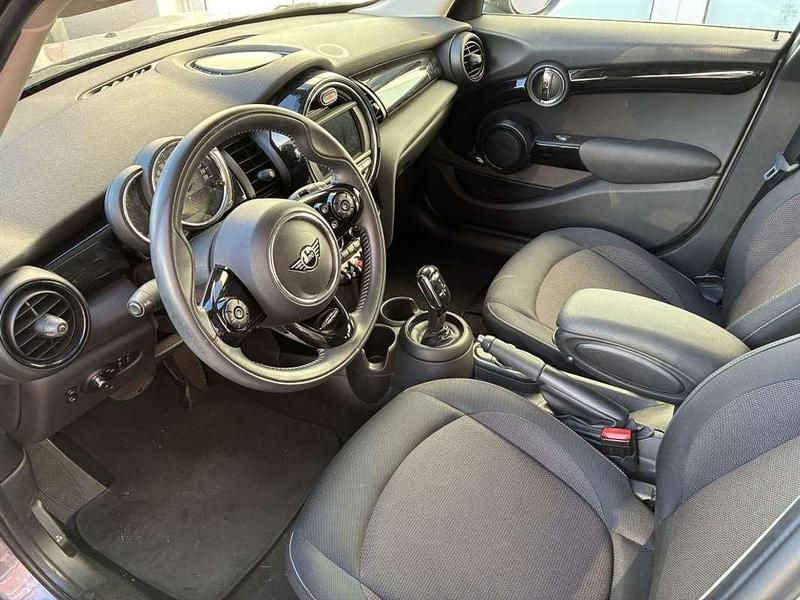 Usado Mini ONE 102 CV (75 kW) 2019 Gris Utilitario