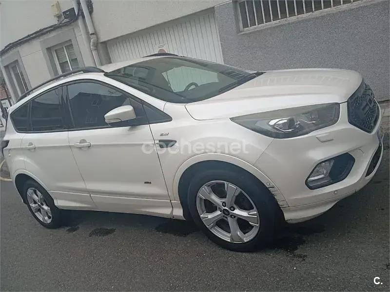 Usado Ford Kuga Titanium 180 CV (132 kW) 2017 Blanco SUV