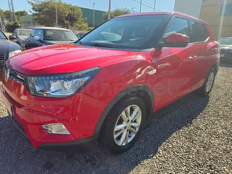 Usado SsangYong Tivoli 115 CV (84 kW) 2016 Rojo SUV
