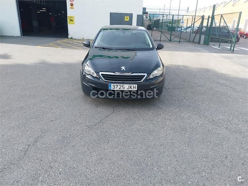 Usado Peugeot 308 Access 110 CV (80 kW) 2016 Gris / plata Berlina