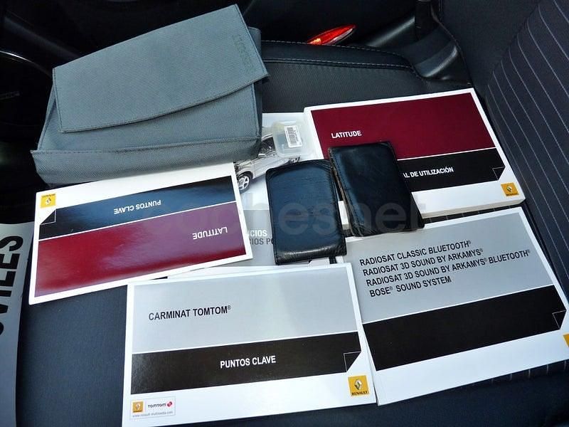 Usado Renault Latitude Privilege 150 CV (110 kW) 2011 Gris / plata Berlina