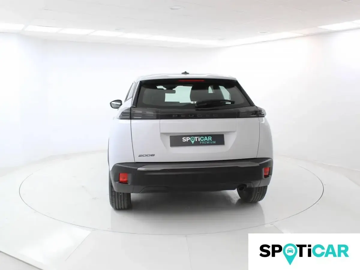 Usado Peugeot 2008 Style 100 CV (73 kW) 2024 Blanco SUV