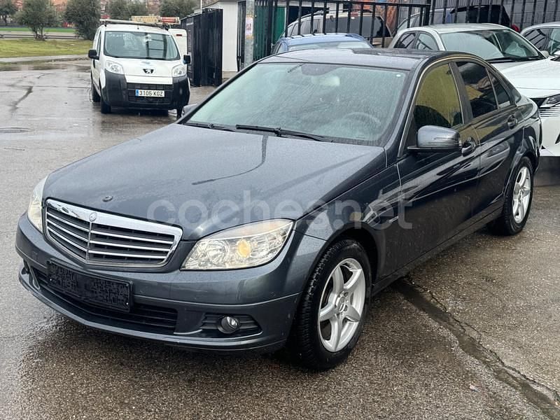 Usado Mercedes C180 156 CV (114 kW) 2010 Gris / plata Berlina