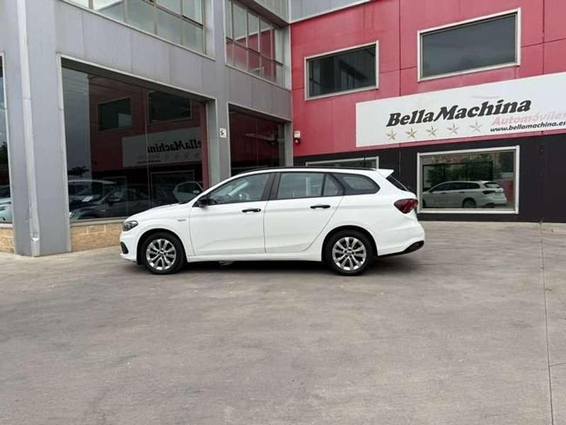 Usado Fiat Tipo Lounge 120 CV (88 kW) 2018 Blanco Familiar