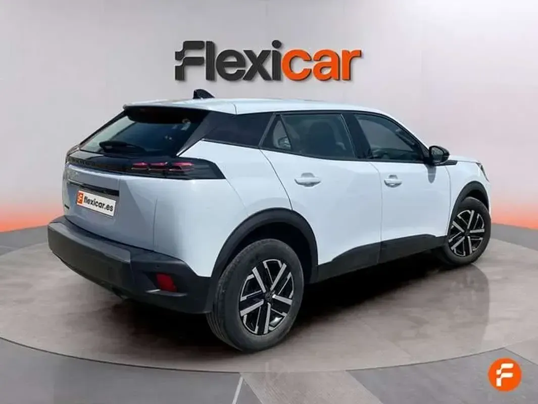 Usado Peugeot 2008 Active 101 CV (74 kW) 2023 Blanco SUV