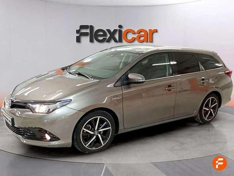Usado Toyota Auris Hybrid Active 136 CV (100 kW) 2018 Gris Familiar