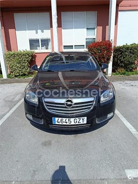 Usado Opel Insignia Sport 130 CV (95 kW) 2010 Negro Familiar