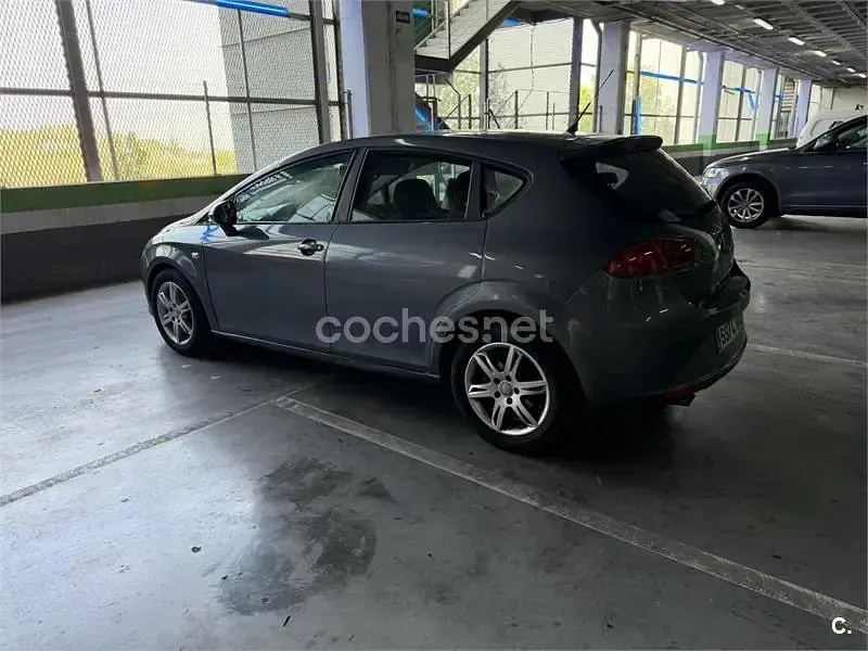 Usado Seat Leon Copa 105 CV (77 kW) 2011 Gris / plata Utilitario