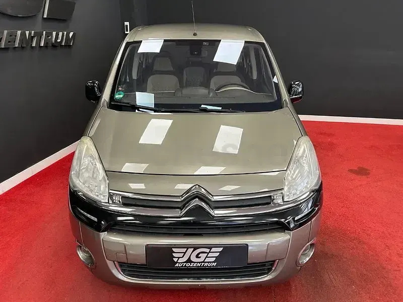 Usado Citroën Berlingo Seduction 114 CV (83 kW) 2013 Marrón Monovolumen