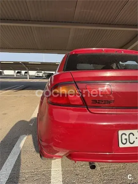 Usado Mazda 323F 115 CV (84 kW) 1996 Rojo Berlina