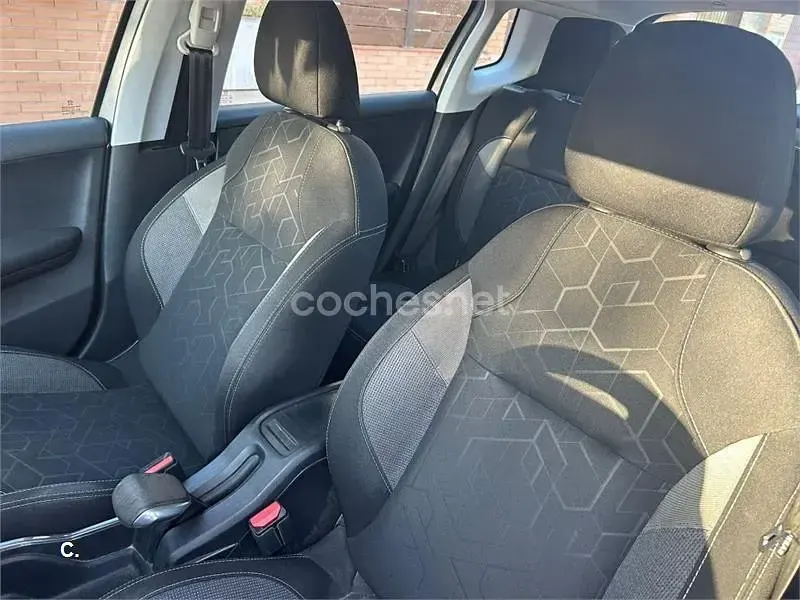 Usado Peugeot 2008 Active 100 CV (73 kW) 2016 Gris / plata SUV