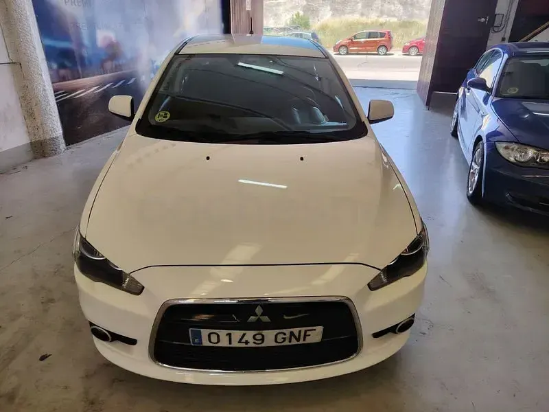 Usado Mitsubishi Lancer Sportback Motion 140 CV (102 kW) 2009 Blanco Berlina
