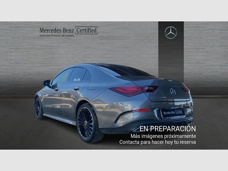 Usado Mercedes CLA220 AMG line 190 CV (139 kW) 2025 Otro Berlina