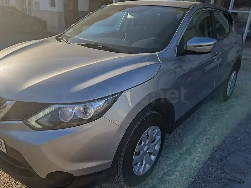 Usado Nissan Qashqai N-Connecta 130 CV (95 kW) 2017 Gris / plata SUV