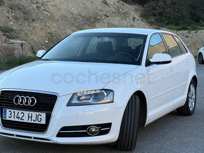Usado Audi A3 Attraction 140 CV (102 kW) 2012 Negro Utilitario