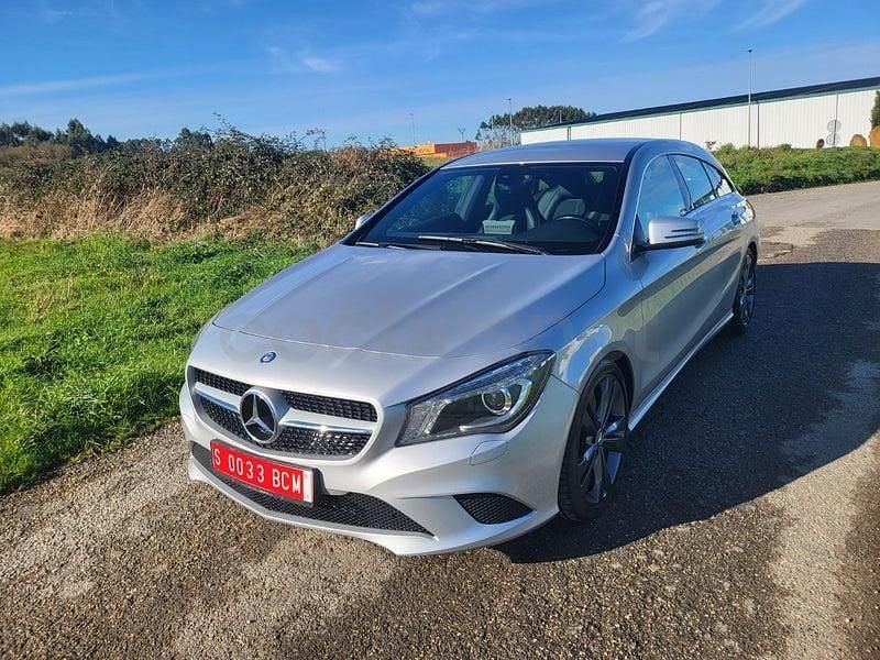 Usado Mercedes CLA200 Shooting Brake Urban 136 CV (100 kW) 2015 Gris / plata Familiar