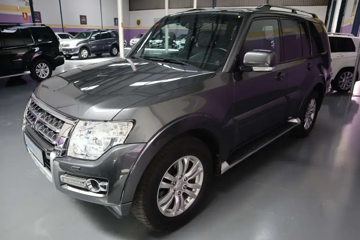 Usado Mitsubishi Montero 190 CV (139 kW) 2016 Gris SUV